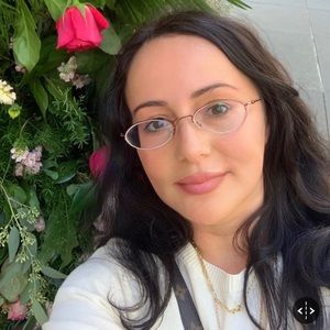 Meet your Posher, Yana